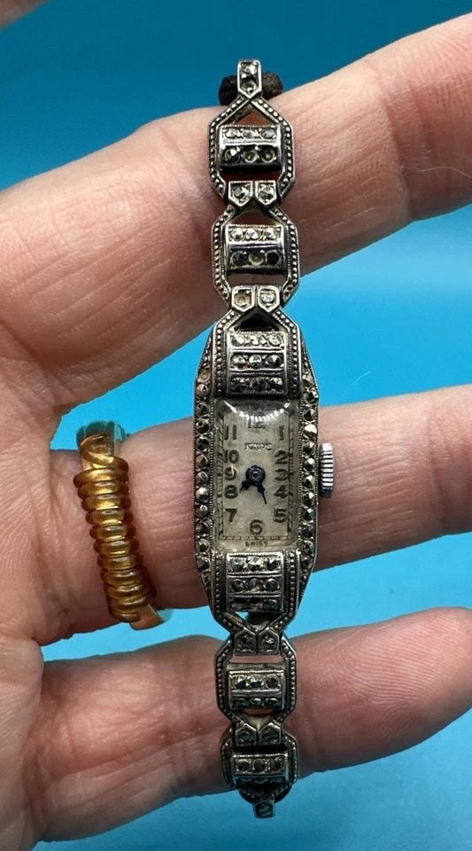 Vintage ENGLISH MAKE Women’s 27mm Mechanical 15 Jewels Swiss As Is Parts